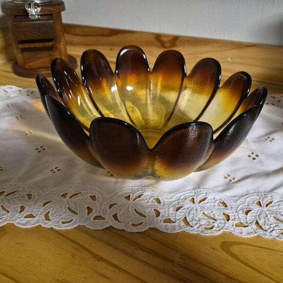 Vtg. Large Indiana Glass Bowl 12 Petal Lotus Flower Amberina  Vintage Indiana Glass Amber Lotus Bowl 11\